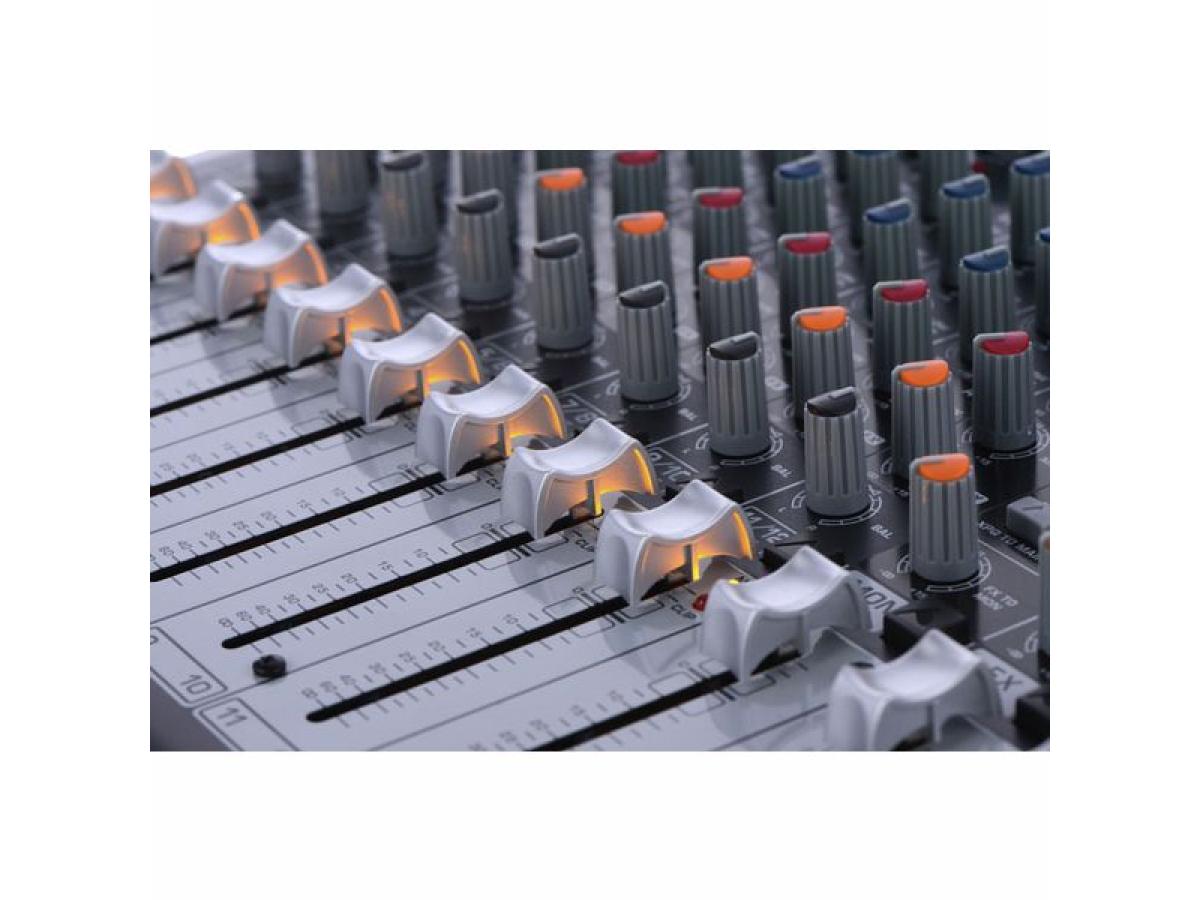 BEHRINGER XENYX X1622USB 12チャンネル　ミキサー　中古 BEHRINGER XENYX X1622USB 12チャンネル ミキサー 中古